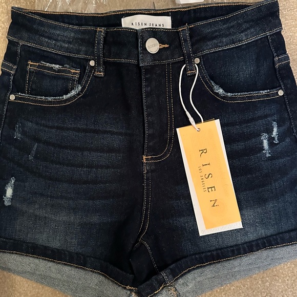 Red Dress Embrace It Dark Wash High Rise Denim Shorts Size SS / Dark Wash - Picture 5 of 6